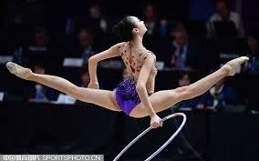 马刺外线防守极其差，说卡斯尔防守好，但是总漏掉三分，遇到好的外线投篮球队，马刺基本上赢不了，除非文班无敌，内线有文班在不用操心，外线还得交易才行。